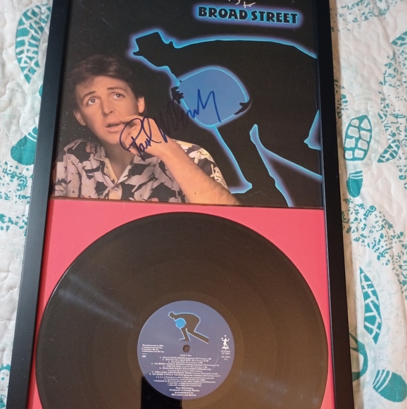 Paul McCartney Autographed Album - Picture 2 of 7